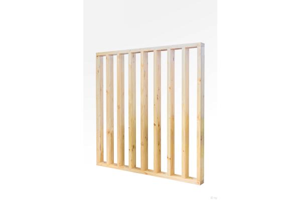 Claustra en BLC de dimensions hors tout 1,50m x H: 1,50m svt modèle n°1. Pin vernis Naturel. 
